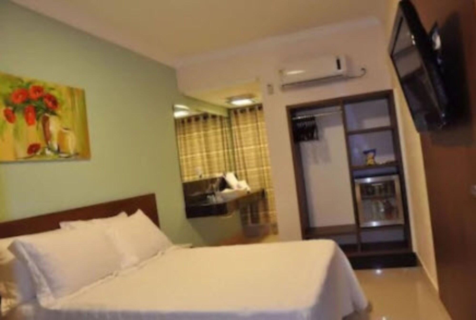 Hotel Saron Luziania Экстерьер фото
