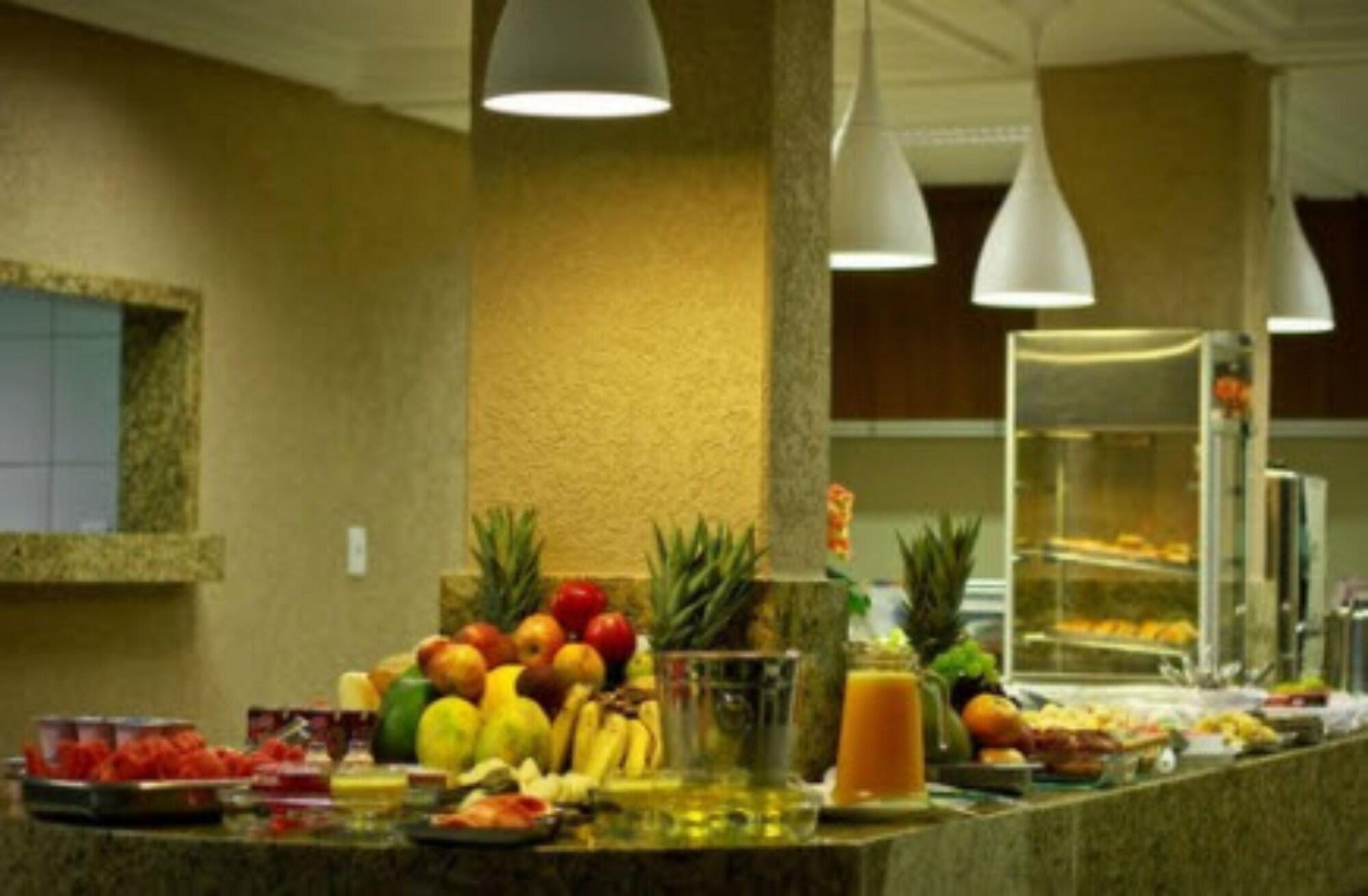Hotel Saron Luziania Экстерьер фото