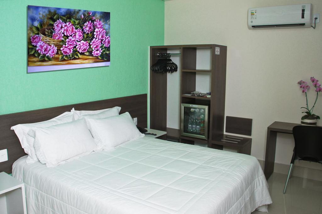 Hotel Saron Luziania Экстерьер фото