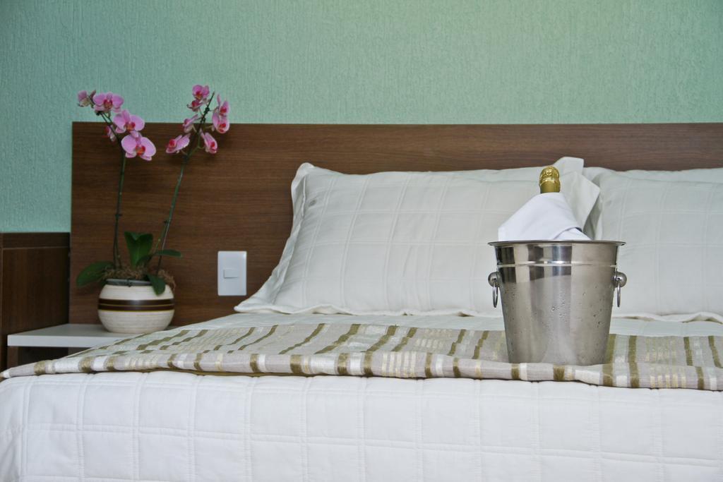 Hotel Saron Luziania Экстерьер фото