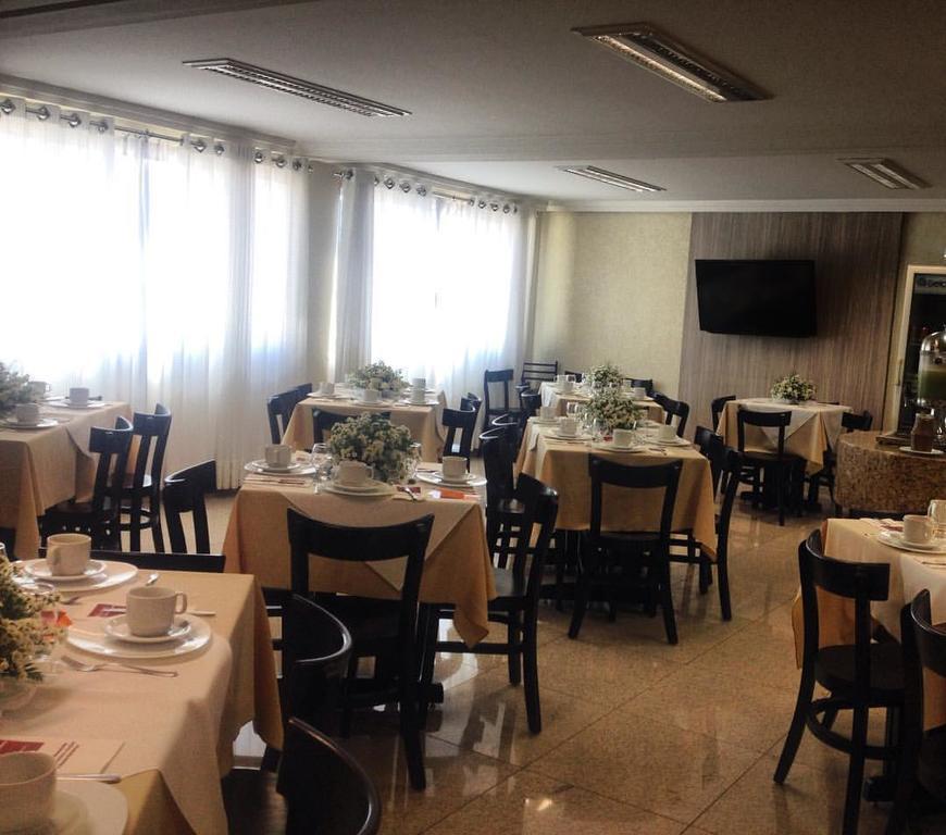 Hotel Saron Luziania Экстерьер фото