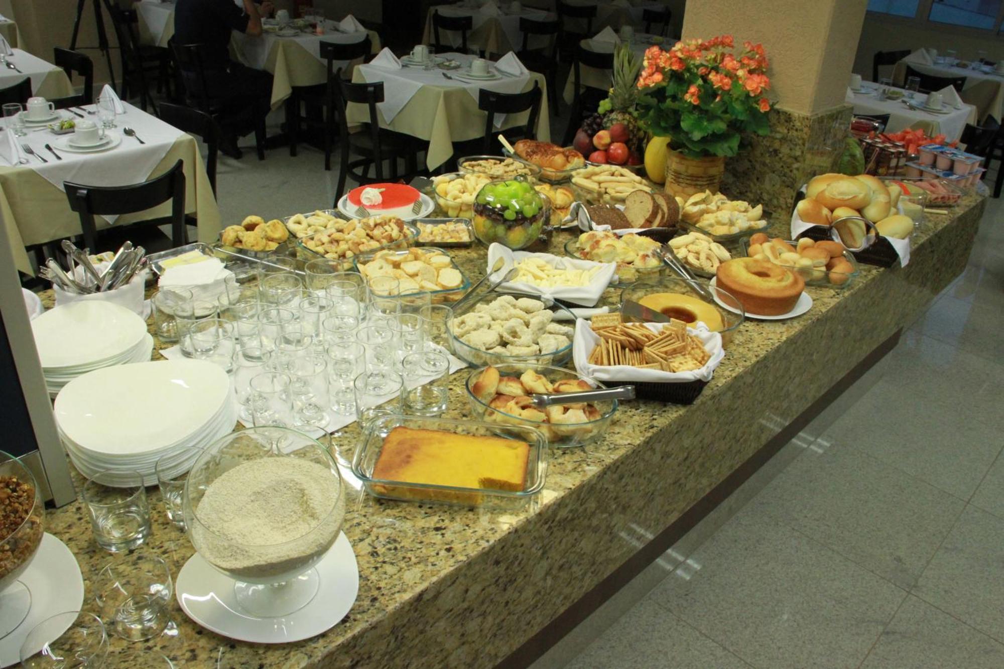 Hotel Saron Luziania Экстерьер фото