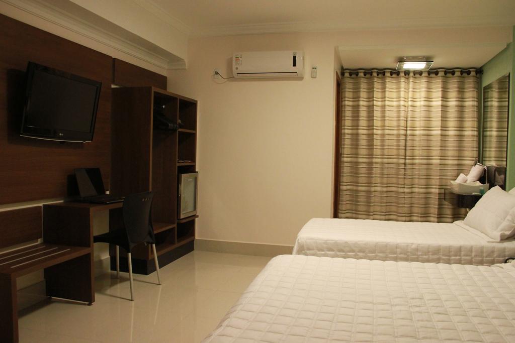 Hotel Saron Luziania Экстерьер фото