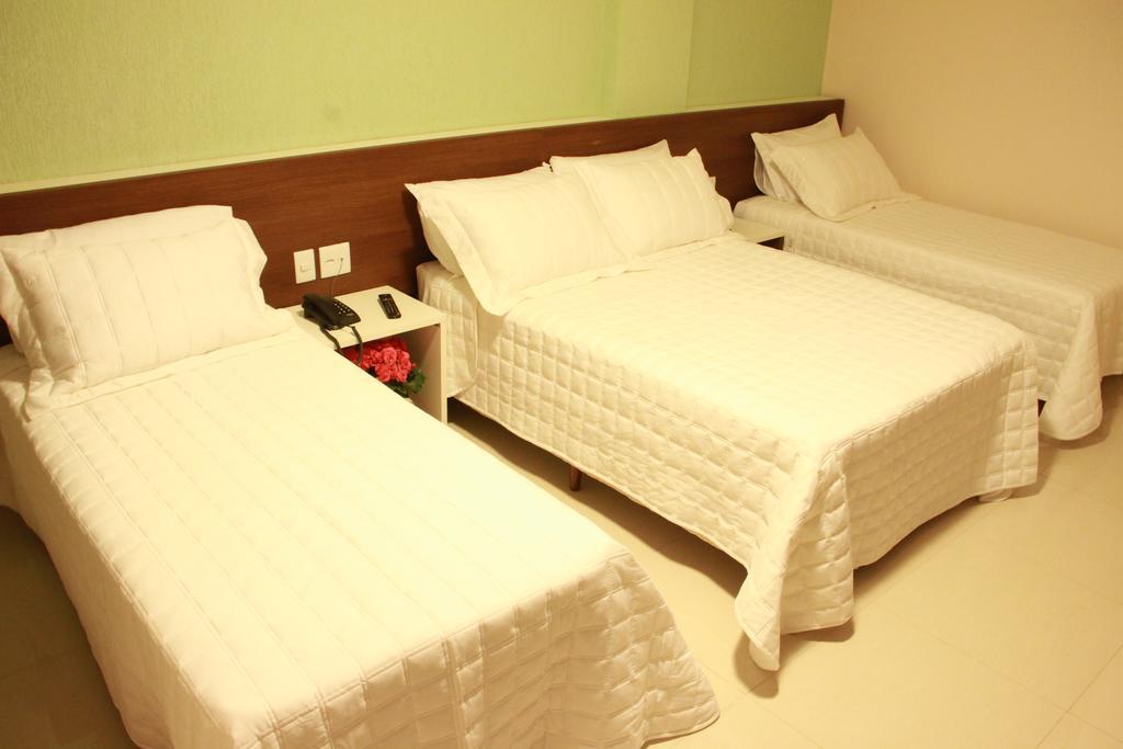 Hotel Saron Luziania Экстерьер фото