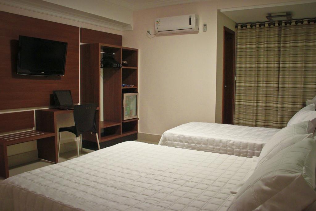 Hotel Saron Luziania Экстерьер фото